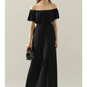Chic Off-Shoulder Black Maxi Dress